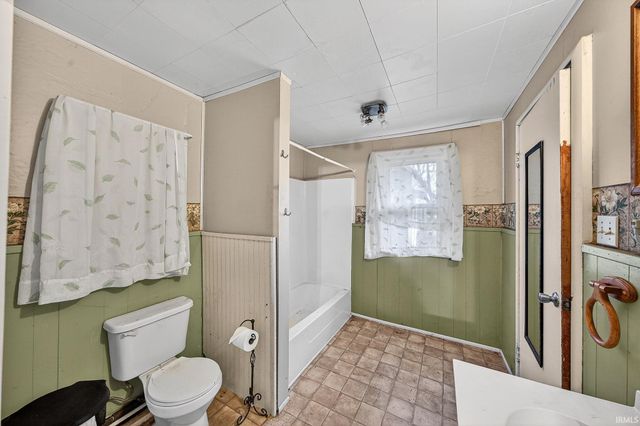 8211 N Tippecanoe Drive, Walkerton, IN 46574