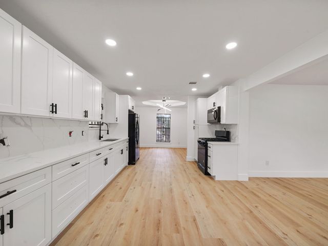 9811 Degas Lane, Houston, TX 77016