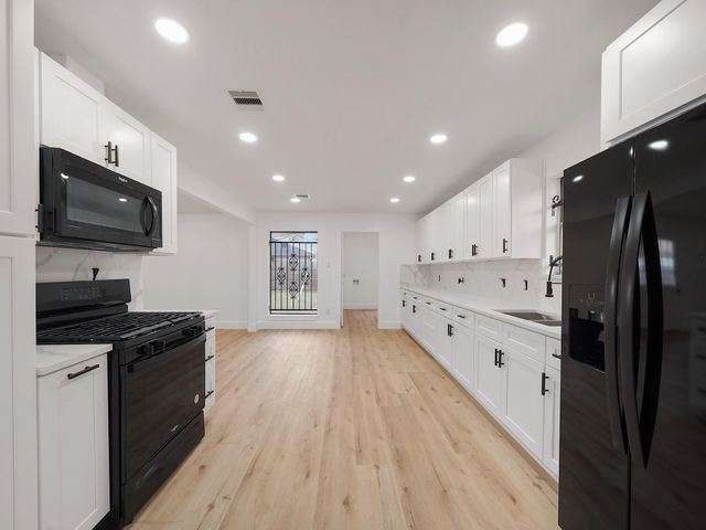 9811 Degas Lane, Houston, TX 77016