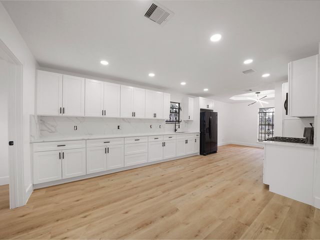 9811 Degas Lane, Houston, TX 77016