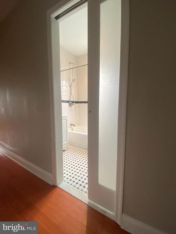 140 WALNUT AVE, Ardmore, PA 19003