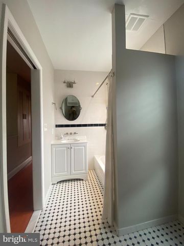 140 WALNUT AVE, Ardmore, PA 19003