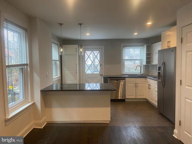 140 WALNUT AVE, Ardmore, PA 19003