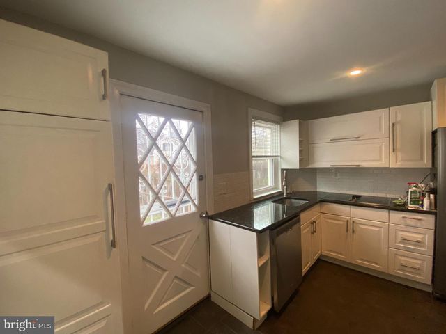 140 WALNUT AVE, Ardmore, PA 19003