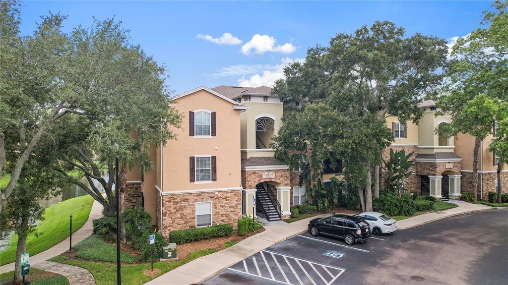 Image 1 of property listing at 10105 COURTNEY OAKS CIRCLE 203, Tampa, FL 33619