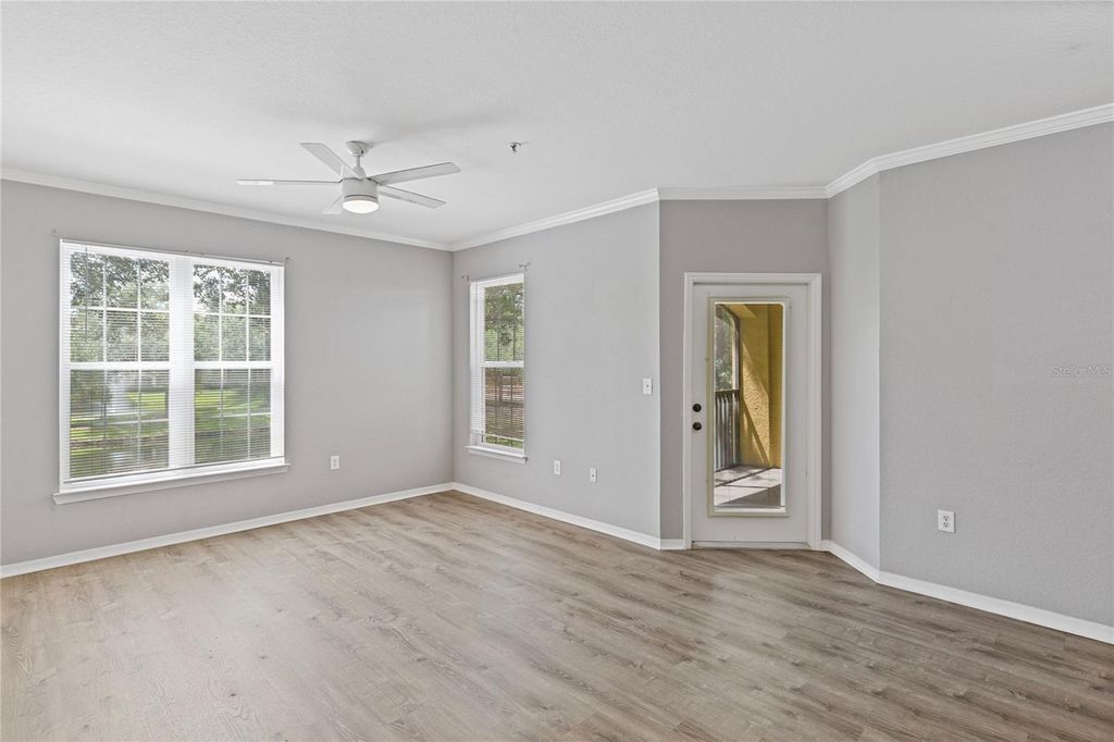 Image 2 of property listing at 10105 COURTNEY OAKS CIRCLE 203, Tampa, FL 33619