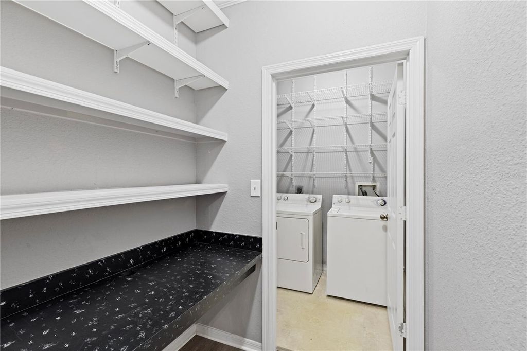 Image 14 of property listing at 10105 COURTNEY OAKS CIRCLE 203, Tampa, FL 33619