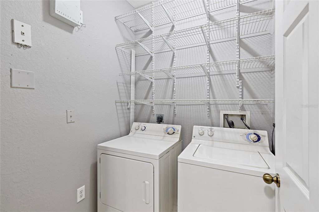 Image 15 of property listing at 10105 COURTNEY OAKS CIRCLE 203, Tampa, FL 33619