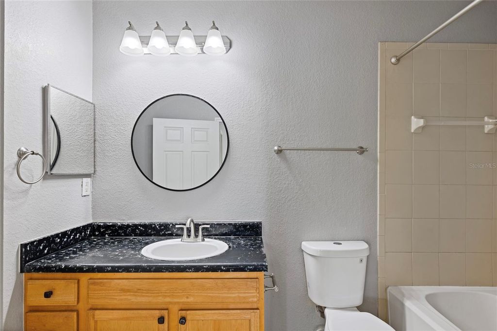 Image 16 of property listing at 10105 COURTNEY OAKS CIRCLE 203, Tampa, FL 33619