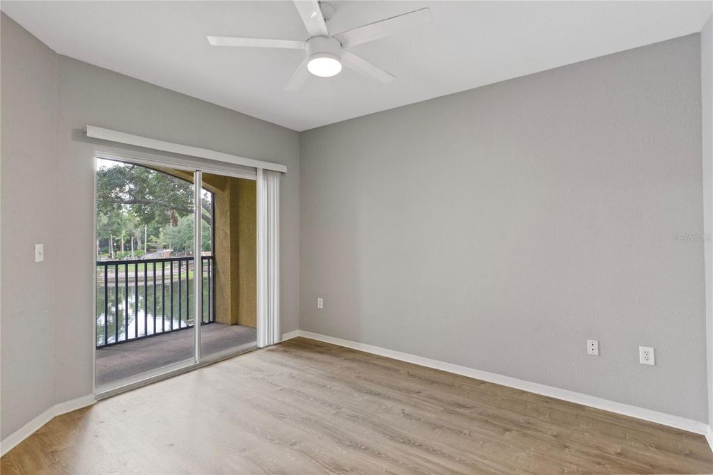 Image 18 of property listing at 10105 COURTNEY OAKS CIRCLE 203, Tampa, FL 33619