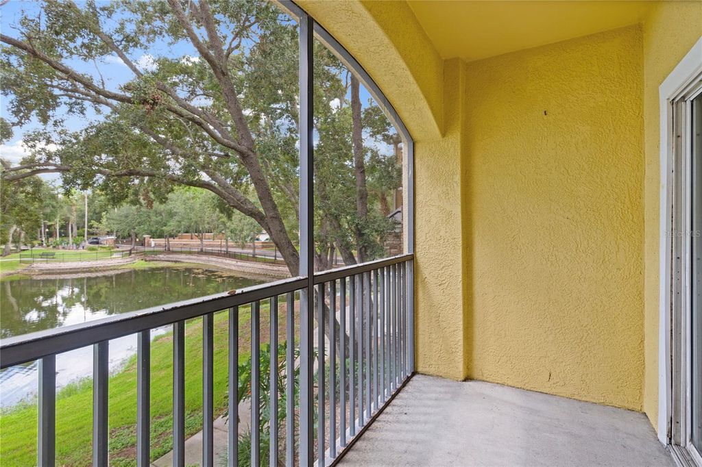 Image 21 of property listing at 10105 COURTNEY OAKS CIRCLE 203, Tampa, FL 33619