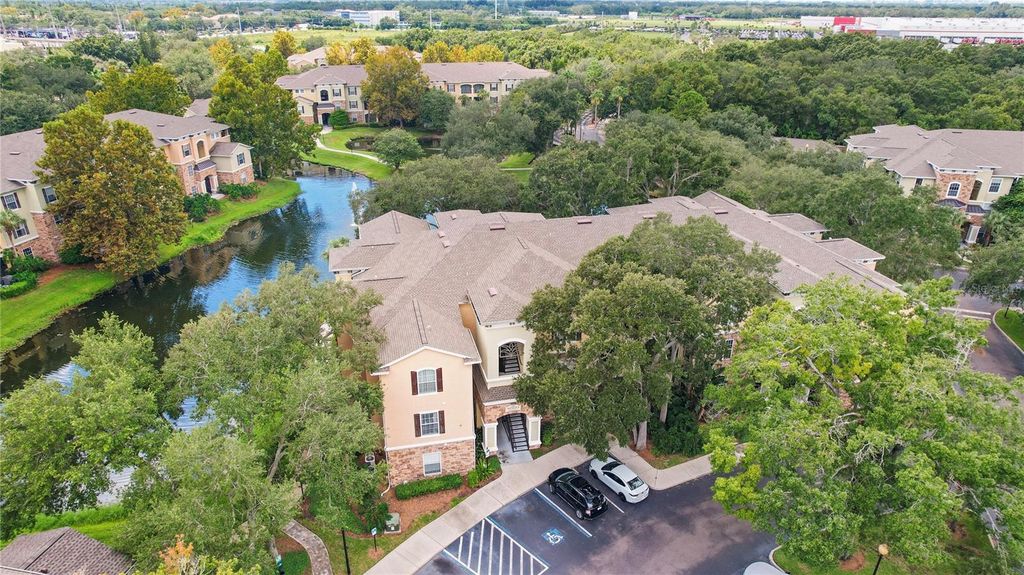 Image 22 of property listing at 10105 COURTNEY OAKS CIRCLE 203, Tampa, FL 33619