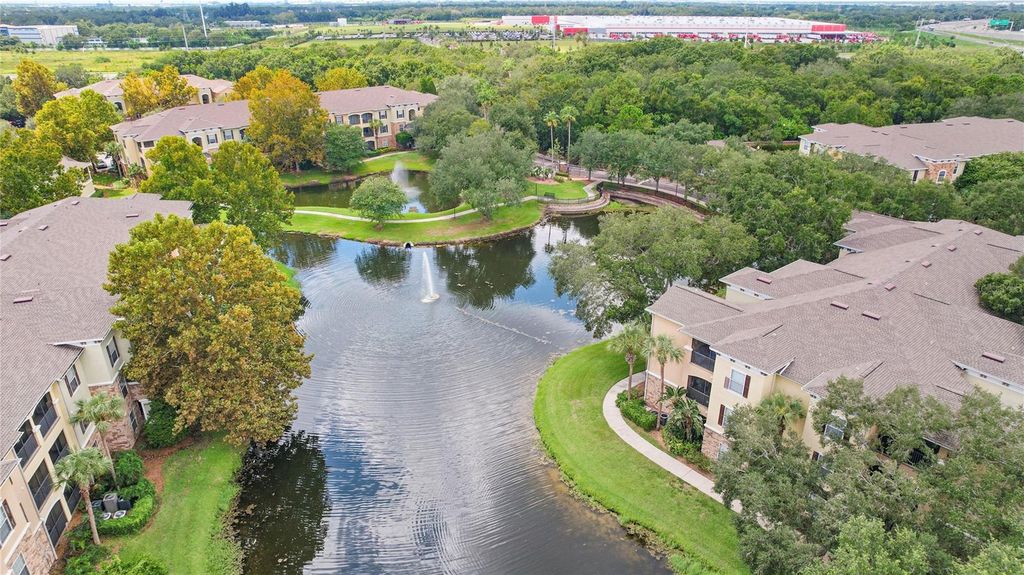 Image 23 of property listing at 10105 COURTNEY OAKS CIRCLE 203, Tampa, FL 33619