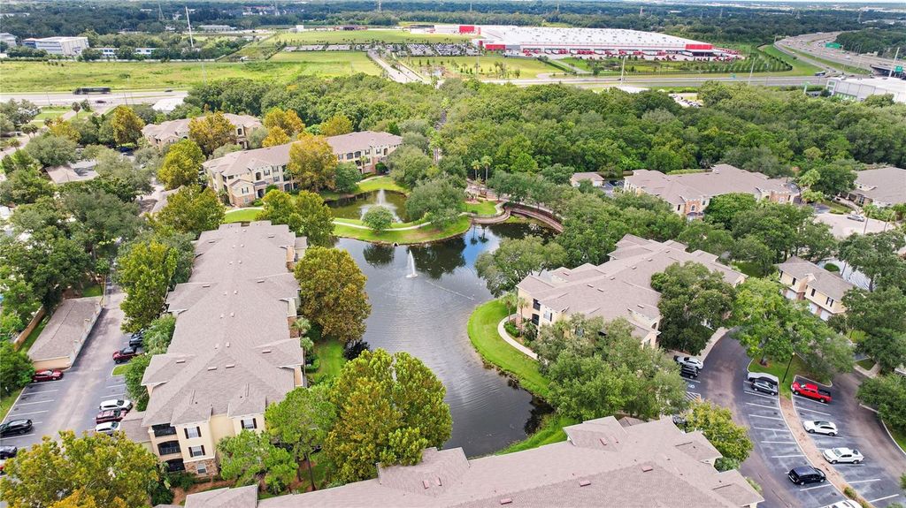 Image 24 of property listing at 10105 COURTNEY OAKS CIRCLE 203, Tampa, FL 33619