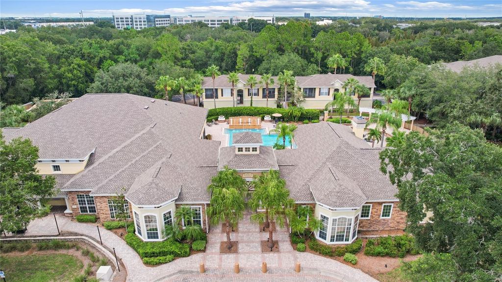 Image 27 of property listing at 10105 COURTNEY OAKS CIRCLE 203, Tampa, FL 33619