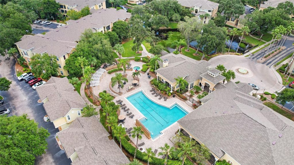 Image 28 of property listing at 10105 COURTNEY OAKS CIRCLE 203, Tampa, FL 33619