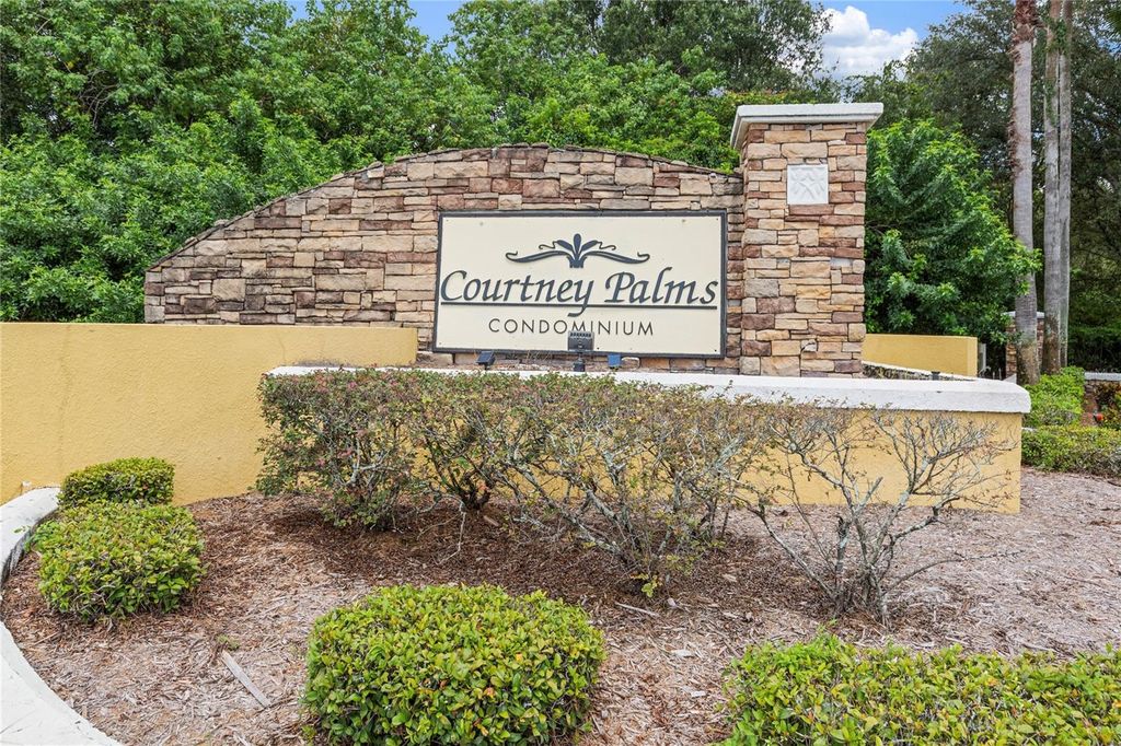 Image 30 of property listing at 10105 COURTNEY OAKS CIRCLE 203, Tampa, FL 33619