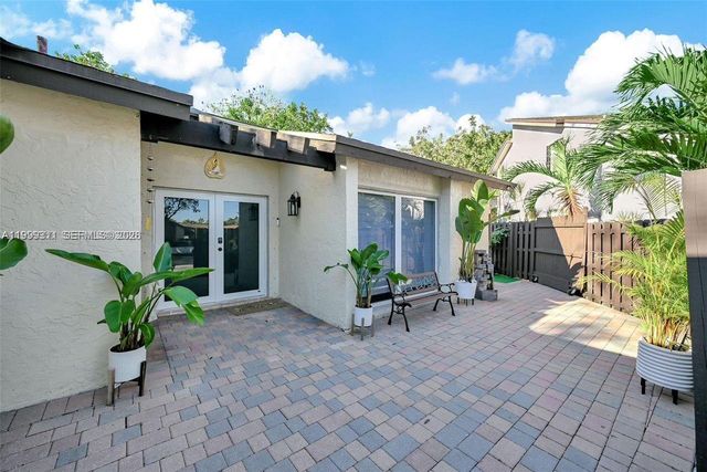 13416 SW 108th St Cir N, Miami, FL 33186