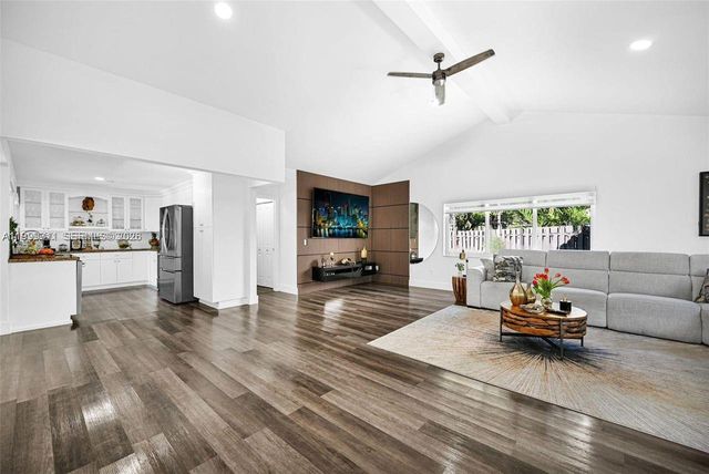 13416 SW 108th St Cir N, Miami, FL 33186