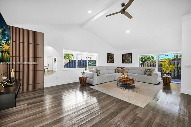 13416 SW 108th St Cir N, Miami, FL 33186