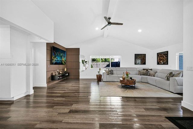 13416 SW 108th St Cir N, Miami, FL 33186