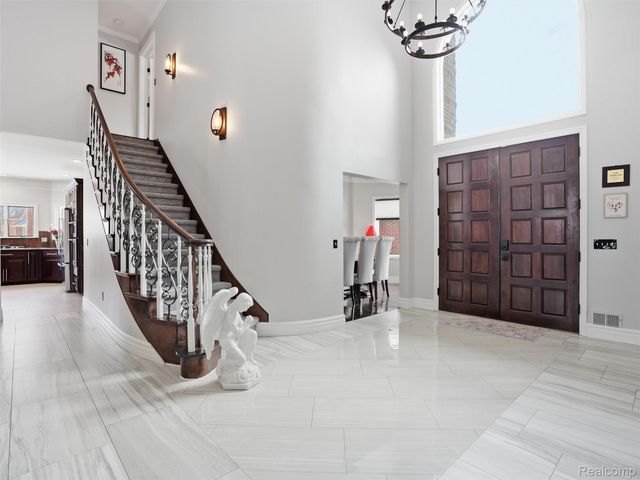 54465 Birchfield Drive E, Shelby Charter Township, MI 48316