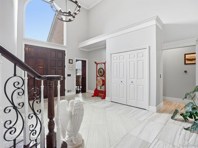 54465 Birchfield Drive E, Shelby Charter Township, MI 48316