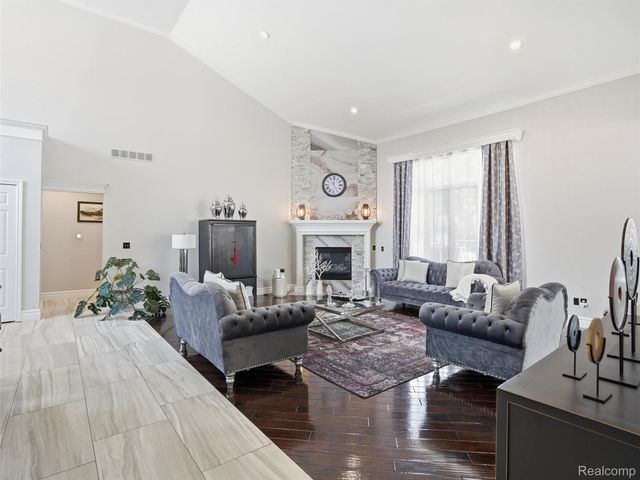 54465 Birchfield Drive E, Shelby Charter Township, MI 48316