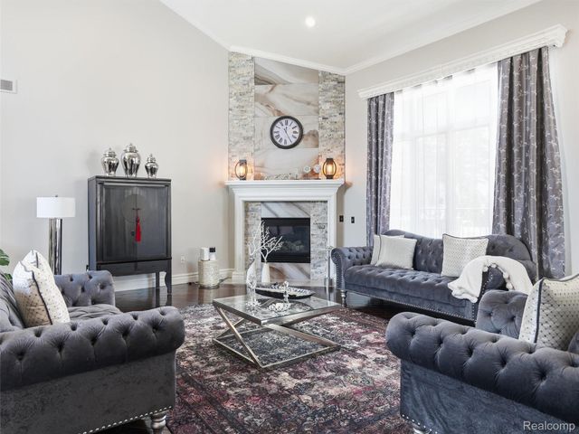 54465 Birchfield Drive E, Shelby Charter Township, MI 48316