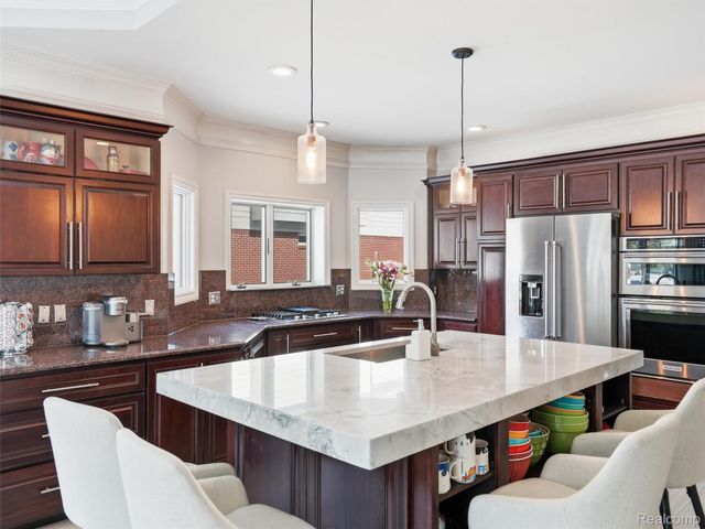 54465 Birchfield Drive E, Shelby Charter Township, MI 48316