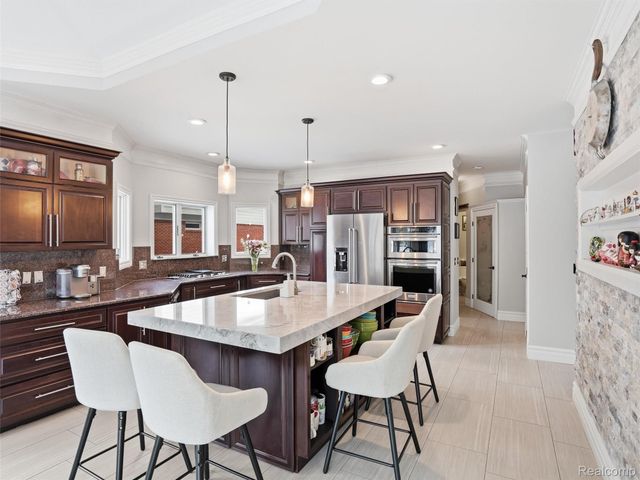 54465 Birchfield Drive E, Shelby Charter Township, MI 48316