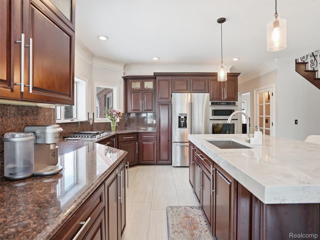 54465 Birchfield Drive E, Shelby Charter Township, MI 48316