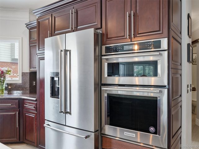 54465 Birchfield Drive E, Shelby Charter Township, MI 48316