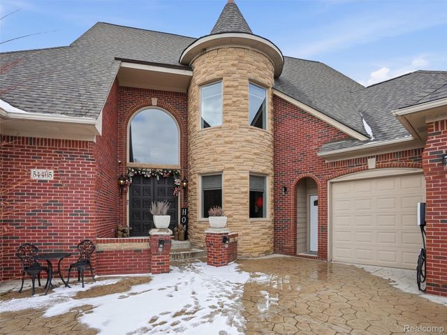 54465 Birchfield Drive E, Shelby Charter Township, MI 48316