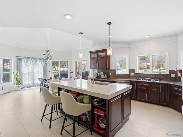 54465 Birchfield Drive E, Shelby Charter Township, MI 48316