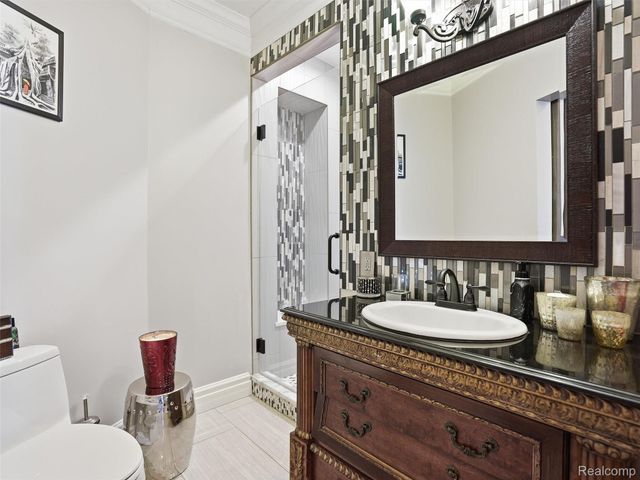 54465 Birchfield Drive E, Shelby Charter Township, MI 48316