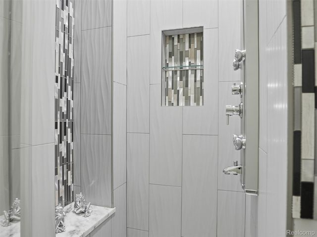 54465 Birchfield Drive E, Shelby Charter Township, MI 48316