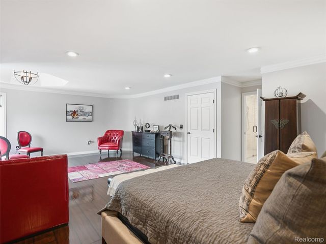 54465 Birchfield Drive E, Shelby Charter Township, MI 48316