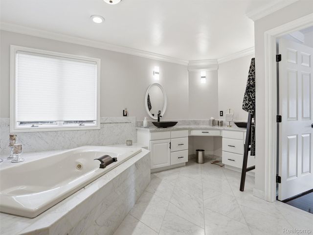 54465 Birchfield Drive E, Shelby Charter Township, MI 48316