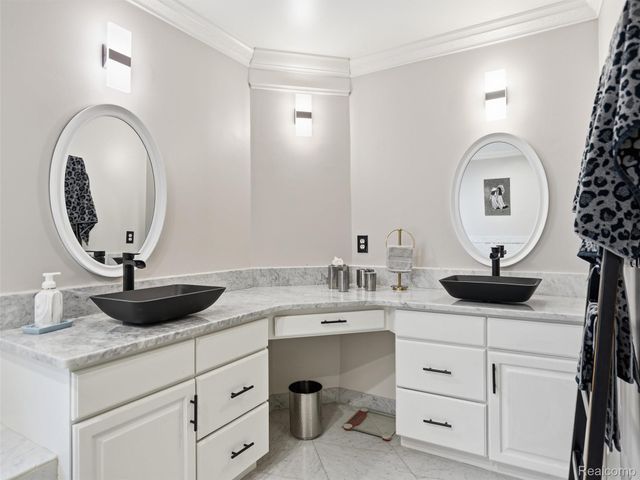 54465 Birchfield Drive E, Shelby Charter Township, MI 48316