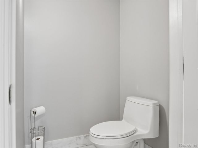 54465 Birchfield Drive E, Shelby Charter Township, MI 48316