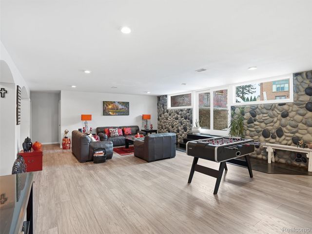 54465 Birchfield Drive E, Shelby Charter Township, MI 48316