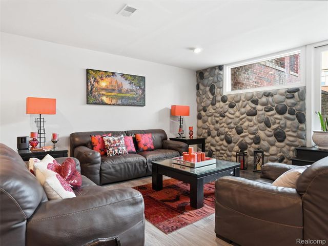 54465 Birchfield Drive E, Shelby Charter Township, MI 48316