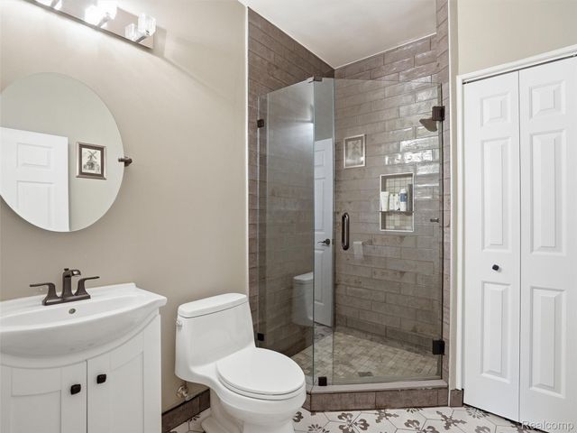 54465 Birchfield Drive E, Shelby Charter Township, MI 48316