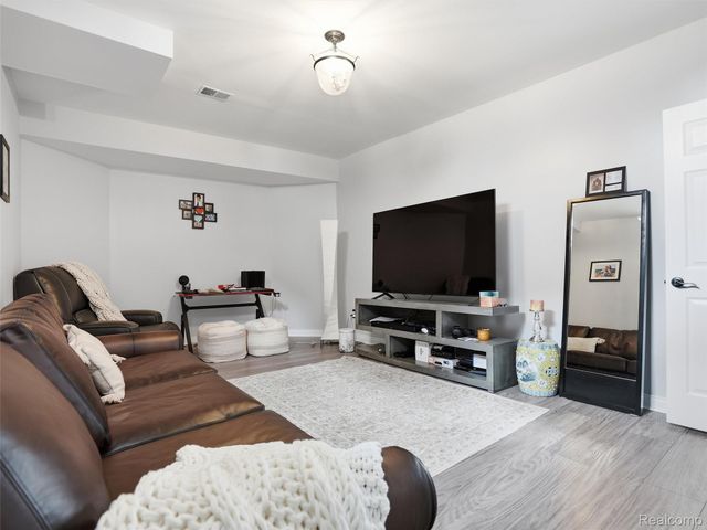 54465 Birchfield Drive E, Shelby Charter Township, MI 48316