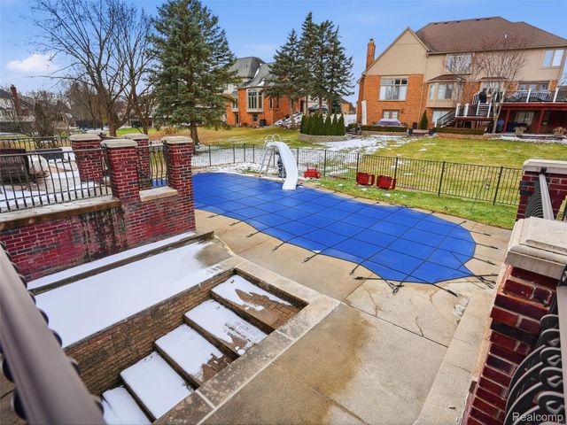 54465 Birchfield Drive E, Shelby Charter Township, MI 48316