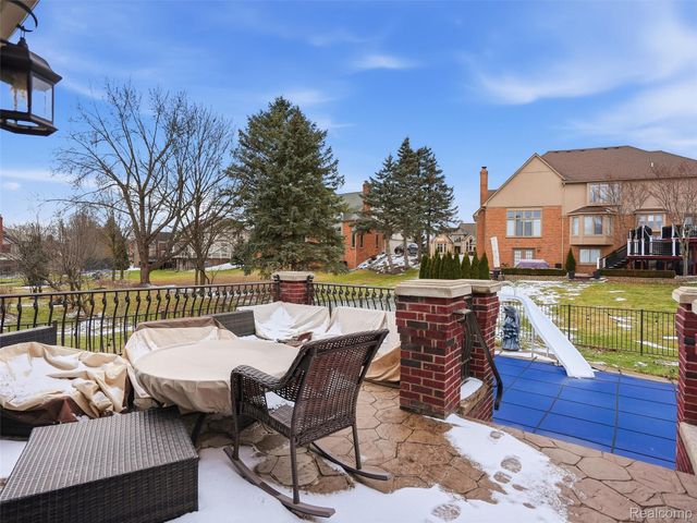 54465 Birchfield Drive E, Shelby Charter Township, MI 48316