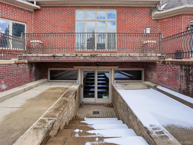 54465 Birchfield Drive E, Shelby Charter Township, MI 48316