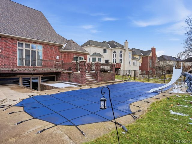 54465 Birchfield Drive E, Shelby Charter Township, MI 48316