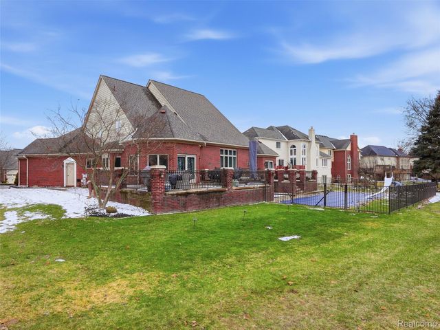 54465 Birchfield Drive E, Shelby Charter Township, MI 48316